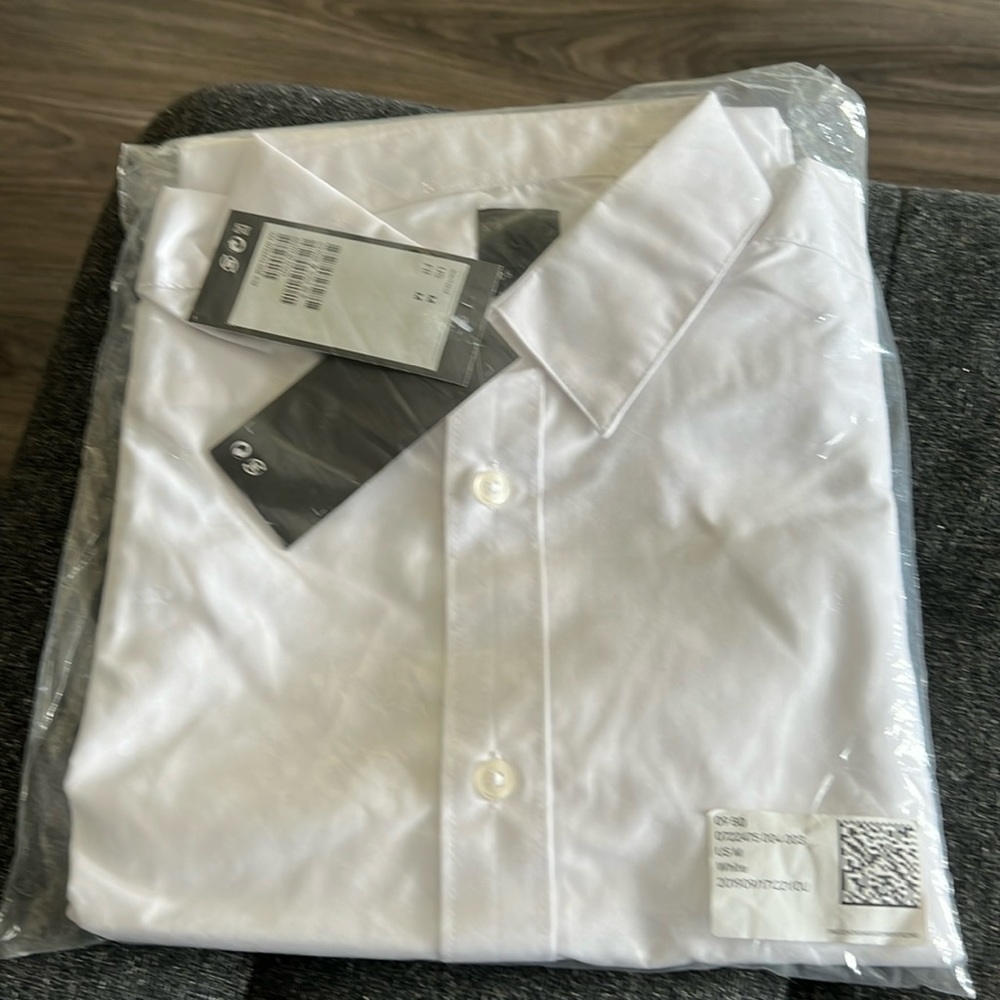 NIB w/ tags WHITE H&M Slim Fit Easy Iron (size MEDIUM)